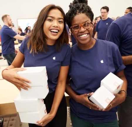 Apple reinventa sus tiendas con una nueva organización y nuevos puestos