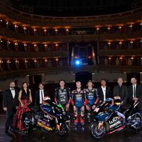 Andrea Dovizioso y Darryn Binder presentan los nuevos colores de su equipo WithU Yamaha RNF Racing para MotoGP 