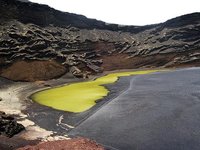 El lago verde en El Golfo de Lanzarote