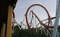 FACUA pide a seis parques de atracciones que retiren la prohibición de entrar con bebida y comida 