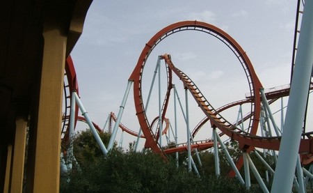 FACUA pide a seis parques de atracciones que retiren la prohibición de entrar con bebida y comida 