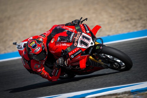 El triplete de Nicolò Bulega y el juego sucio de la Superpole Race no evitar el alirón de Toprak Razgatlioglu en Jerez 