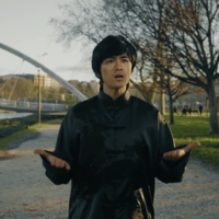 He visto el vídeo de Bruce Lee promocionando Pontevedra y no sé si aplaudir o arrancarme los ojos