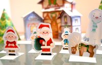 Añade unos cuantos personajes a la casa de Papá Noel para imprimir y montar