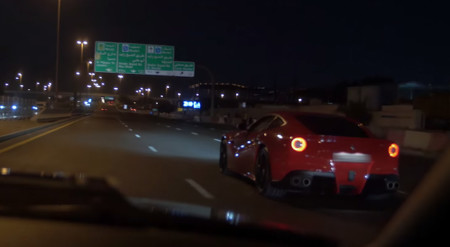 Cuando juegas a 'Too Fast Too Furious', puedes acabar contra un muro como este Ferrari F12