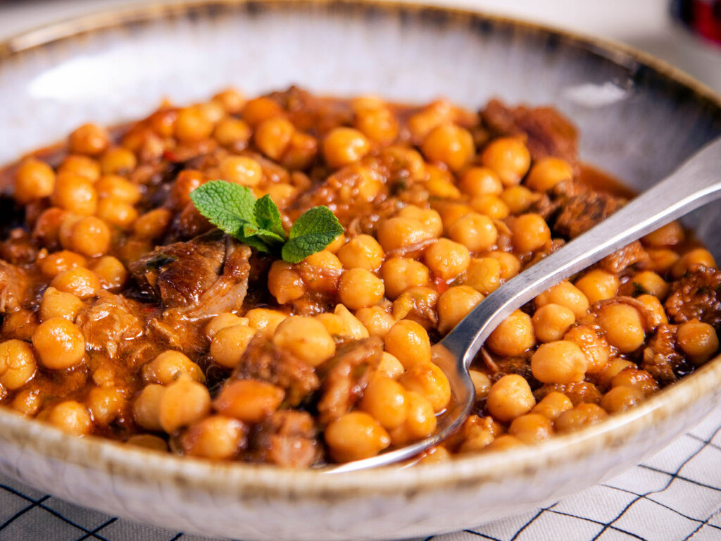 Garbanzos al estilo turco: esta receta te vale para cenar hoy y para tener comida casera durante días