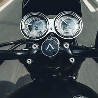 El Triumph Beeline es un GPS minimalista perfecto para viajar en las motos retro de Hinckley, por 235,95 euros