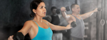 El mejor ejercicio para terminar tus rutinas de hombros es este que todavía no estás haciendo