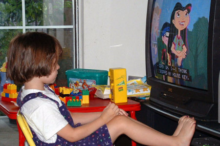 Mirar televisión engorda más que jugar videojuegos o estar frente al ordenador