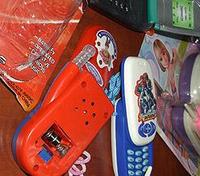 Teléfonos de juguete peligrosos para los niños