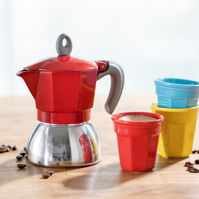 La cafetera italiana de toda la vida ahora también funciona en inducción y está más barata que nunca (solo hoy)