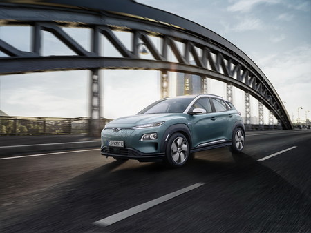 El Hyundai Kona Electric llega con su diseño funky, 204 hp y hasta 470 km por carga