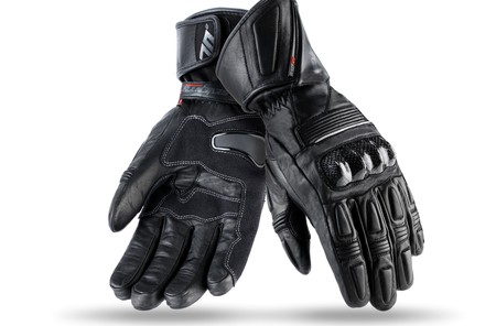 Deportivos, de invierno y a precio razonable: así son los nuevos guantes de Seventy Degrees probados en Moto3