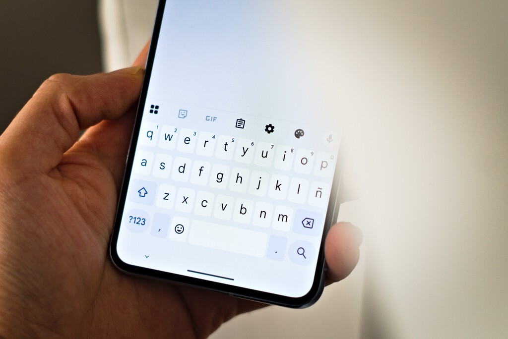 Hace años era la primera app que instalábamos al estrenar móvil. Hoy, Google y Apple los han convertido en una especie en extinción