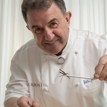 Martín Berasategui explica su truco para hacer salsa de tomate: "preparas un buen sofrito de cebolletas, ajo y pimiento verde, con aceite de oliva y una pizca de vino blanco"