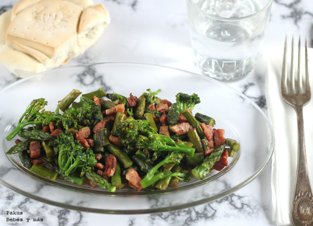 Salteado de bimi y espárragos. Receta ligera ideal para la cena