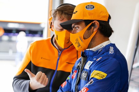 La pregunta que todos se hacen en la Fórmula 1: ¿Se ha equivocado Carlos Sainz cambiando McLaren por Ferrari?