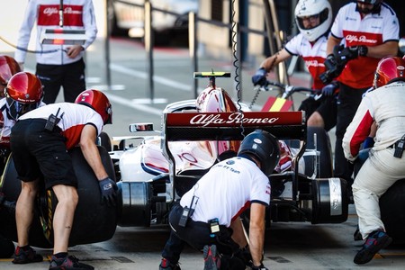 Fernando Alonso advierte y con razón de que "hay tres (equipos) Ferrari en pista"