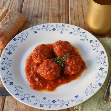 Albóndigas de caballa en salsa de tomate: receta casera llena de sabor