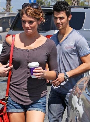 Joe Jonas y Ashley Greene, ¡aquí huele a temita!