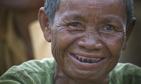 Camboyanas embarazadas mascan tabaco para combatir las náuseas