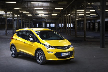 El Opel Ampera-e sigue vivo (de momento): homologa 380 kilómetros WLTP y nos enseñan cómo se fabrica