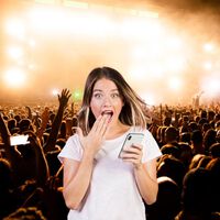 Cómo negocio con mi hija adolescente sus salidas: libertad a cambio de tenerla localizada con el móvil