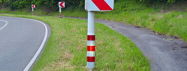 Las señales de tráfico de metal pueden ser mortales para los motoristas. Alemania ha tenido la idea del año: hacerlas de plástico 