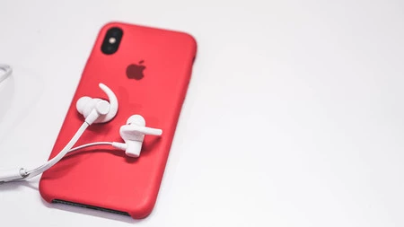 iPhoneとヘッドフォン