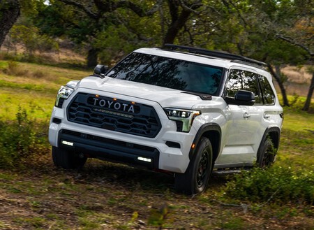 Toyota Sequoia 2023 estrena generación y se convierte en un SUV totalmente híbrido