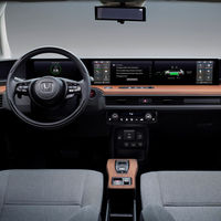 Así es el interior digital del Honda e: un coche eléctrico con cinco pantallas y retrovisores por cámara