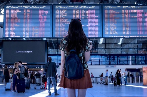 Debes escoger entre viajar menos o pagar más por viajar: ¿qué prefieres?