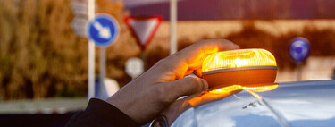 Estos son los pros y los contras de las balizas V16 que tendrás que comprar para dejar de utilizar los triángulos