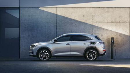 El SUV híbrido enchufable DS 7 Crossback e-tense ya tiene precio en España: desde 49.400 euros