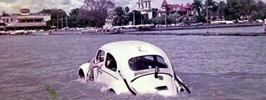 Los mexicanos hemos hecho hasta lo impensable con un Vocho, como la vez que alguien lo usó para cruzar el Lago de Chapala