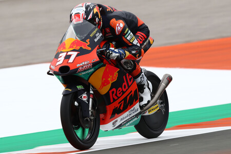 Pedro Acosta cumple la promesa: logra su primera pole en el mundial en su última clasificación de Moto3