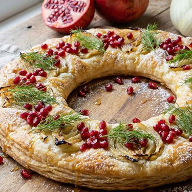 Corona de hojaldre con el relleno que tú quieras: la receta elegante y económica para lucirte en Navidad o Año Nuevo