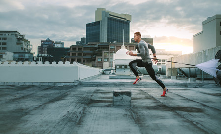 Las ventajas del entrenamiento cruzado en corredores: así puedes mejorar como runner practicando otros deportes