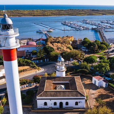 El pueblo marinero menos conocido de Andalucía, un oasis de paz pegado a la playa más especial de Europa: cambia constantemente 
