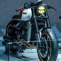 CFMoto se atreve con las bobbers: esta macarra moto china de 450 cc da aires de Honda Rebel
