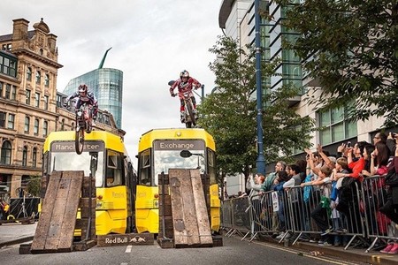 Urban Trial en Manchester, otra forma de hacer trial por Red Bull
