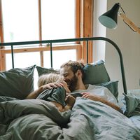 No pienso dormir separada de mi pareja por mucho que los científicos del sueño digan que se descansa mejor. Estas son mis razones