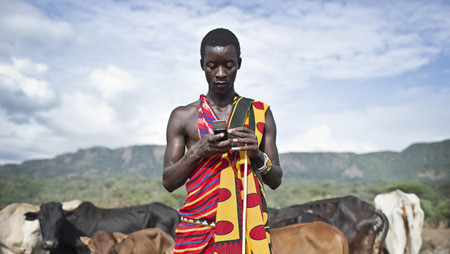 El móvil como herramienta financiera triunfa en África, ¿por qué aquí no?