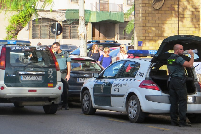 Guardia Civil Car 02