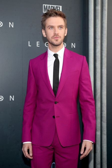 Olvida el rosa millennial, que el magenta conquista la alfombra roja (con el mismo traje y al mismo tiempo)