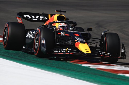 Max Verstappen le niega la victoria a Lewis Hamilton, Carlos Sainz está gafado y Fernando Alonso remonta sin medio coche
