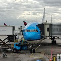 Si algo nos iguala a todos los mortales es el límite de 100 ml en el equipaje de mano del avión. Eso está a punto de acabarse 