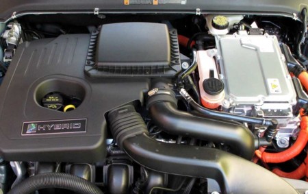 Ford podría construir un auto híbrido en México