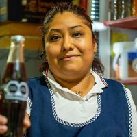 México endureció el impuesto al refresco para combatir obesidad; las tienditas ahora pagan el costo 