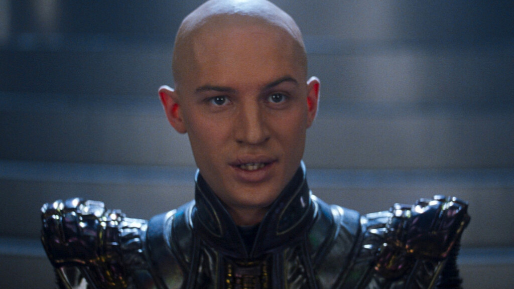 Tom Hardy salió hace 20 años en uno de los grandes batacazos de la ciencia ficción. Hizo tan pocos amigos que nadie esperaba volver a verlo en una película 